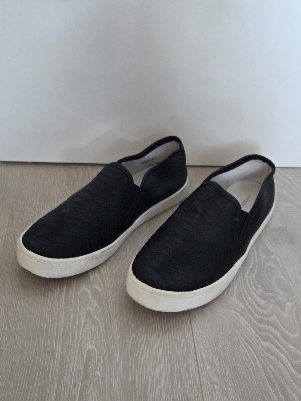 Women's Slip-on Shoes in Subtle Black Snake-Skin Print